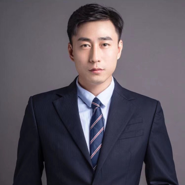 雷春 视觉与舞美负责人